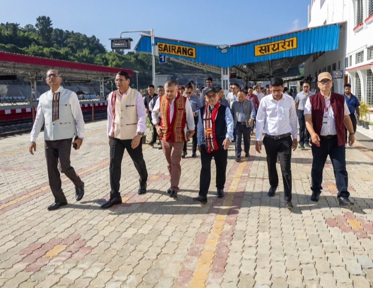 HM-in Sairang Railways Station a tlawh