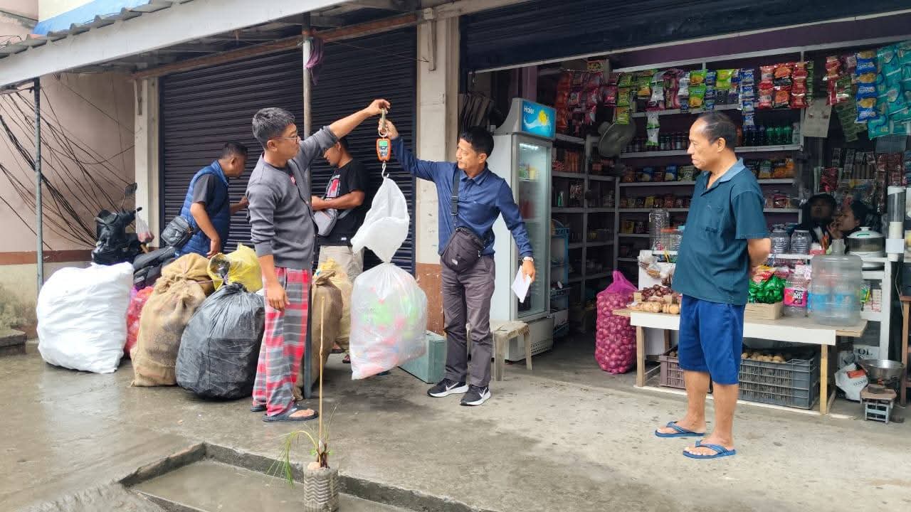 Plastic bottle leh sarang leikhawm