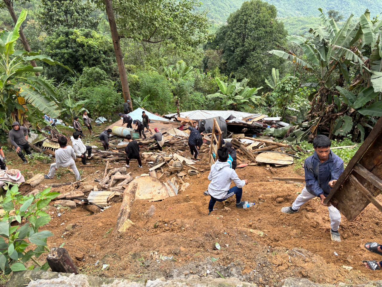 Lawngtlaiah in a chim