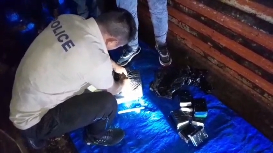 Police leh AR-in heroin an man