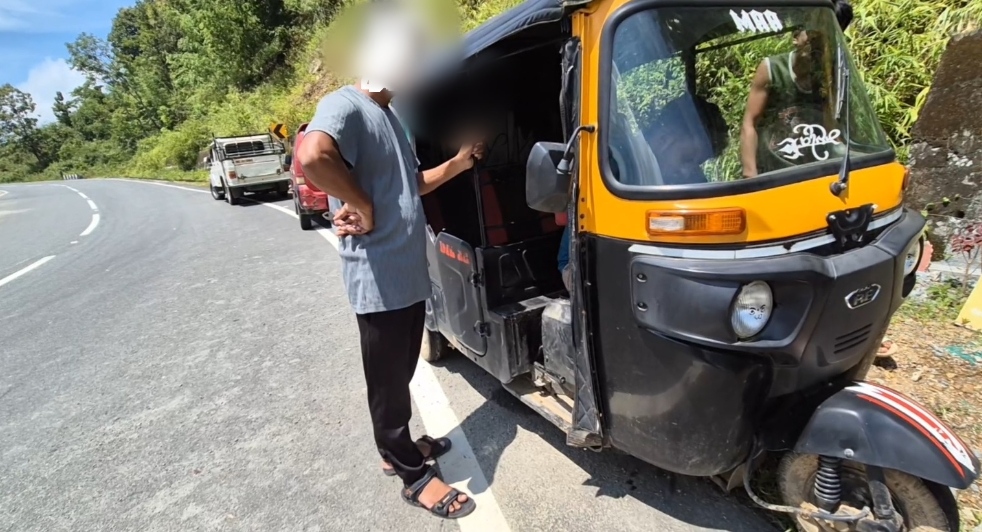 YLA-in auto rickshaw pali an man